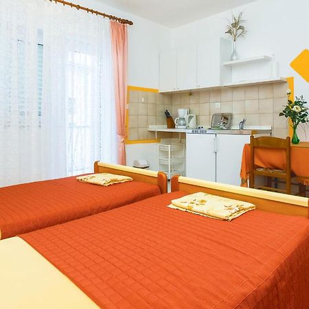 Lovely Apartment In Omis With Kitchenette Eksteriør bilde