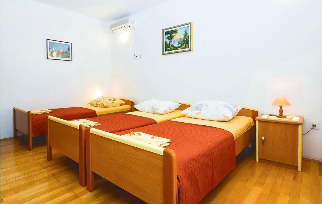 Lovely Apartment In Omis With Kitchenette Eksteriør bilde