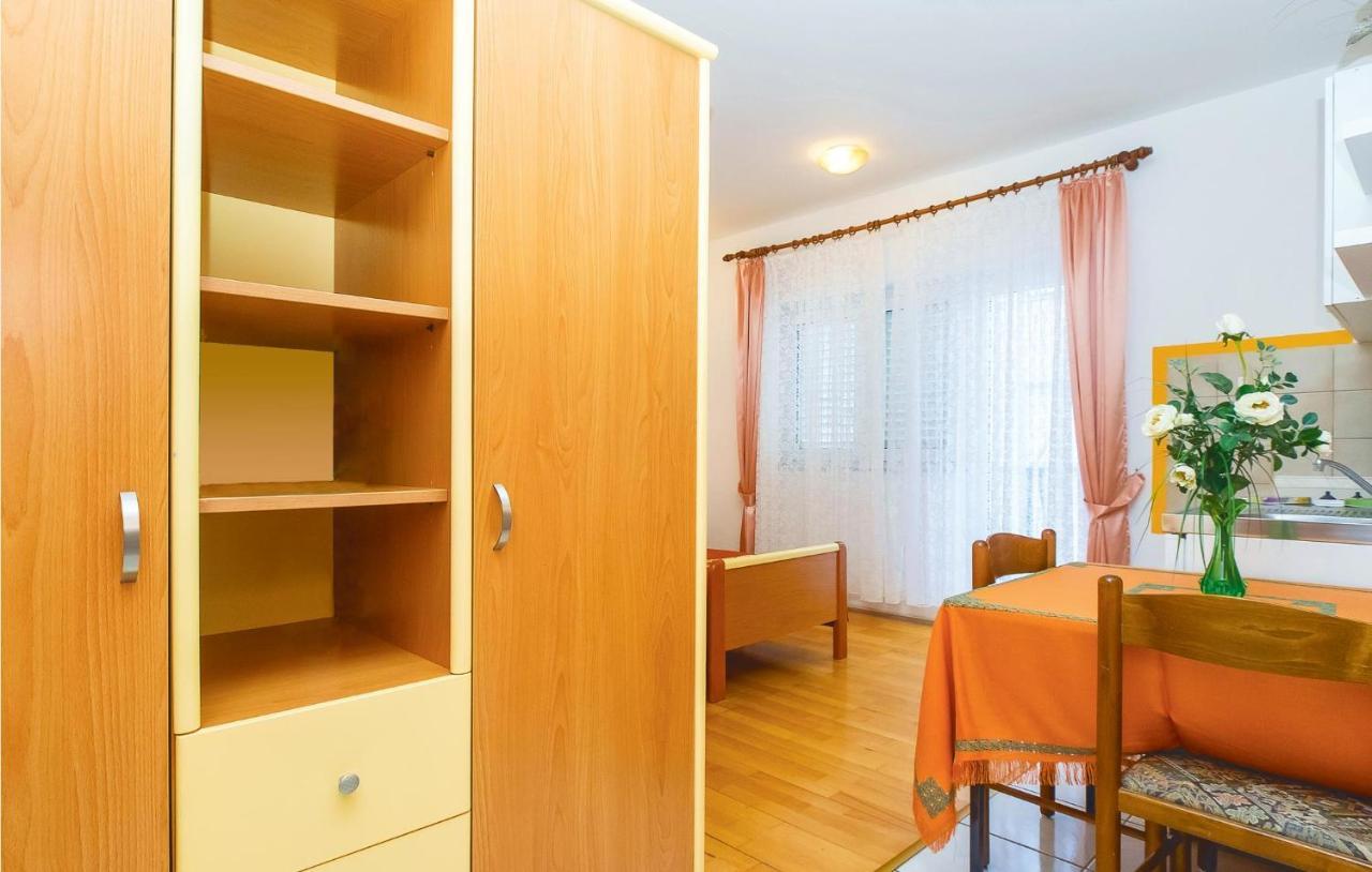Lovely Apartment In Omis With Kitchenette Eksteriør bilde