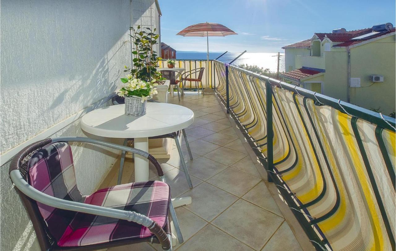 Lovely Apartment In Omis With Kitchenette Eksteriør bilde