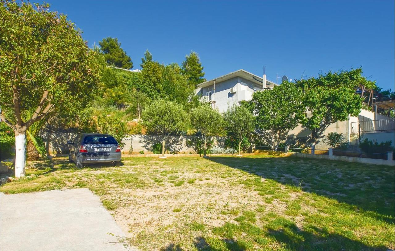 Lovely Apartment In Omis With Kitchenette Eksteriør bilde